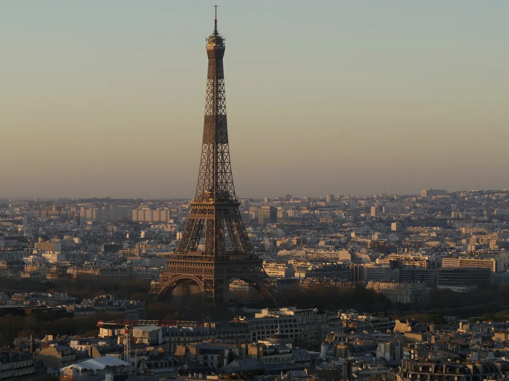 Would the Eiffel Tower Collapse?